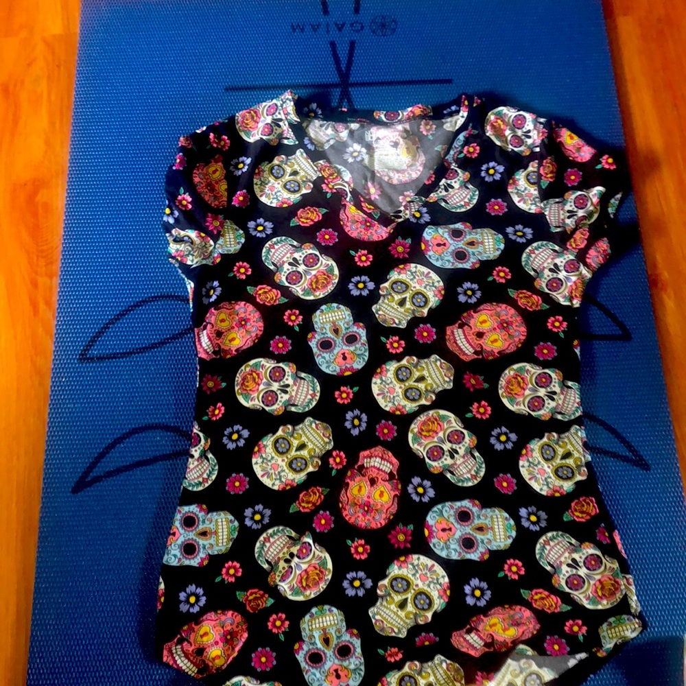 Super soft sugar skull shirt